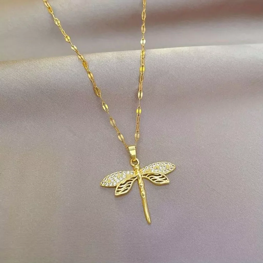 Attractive and special dragonfly necklaces
