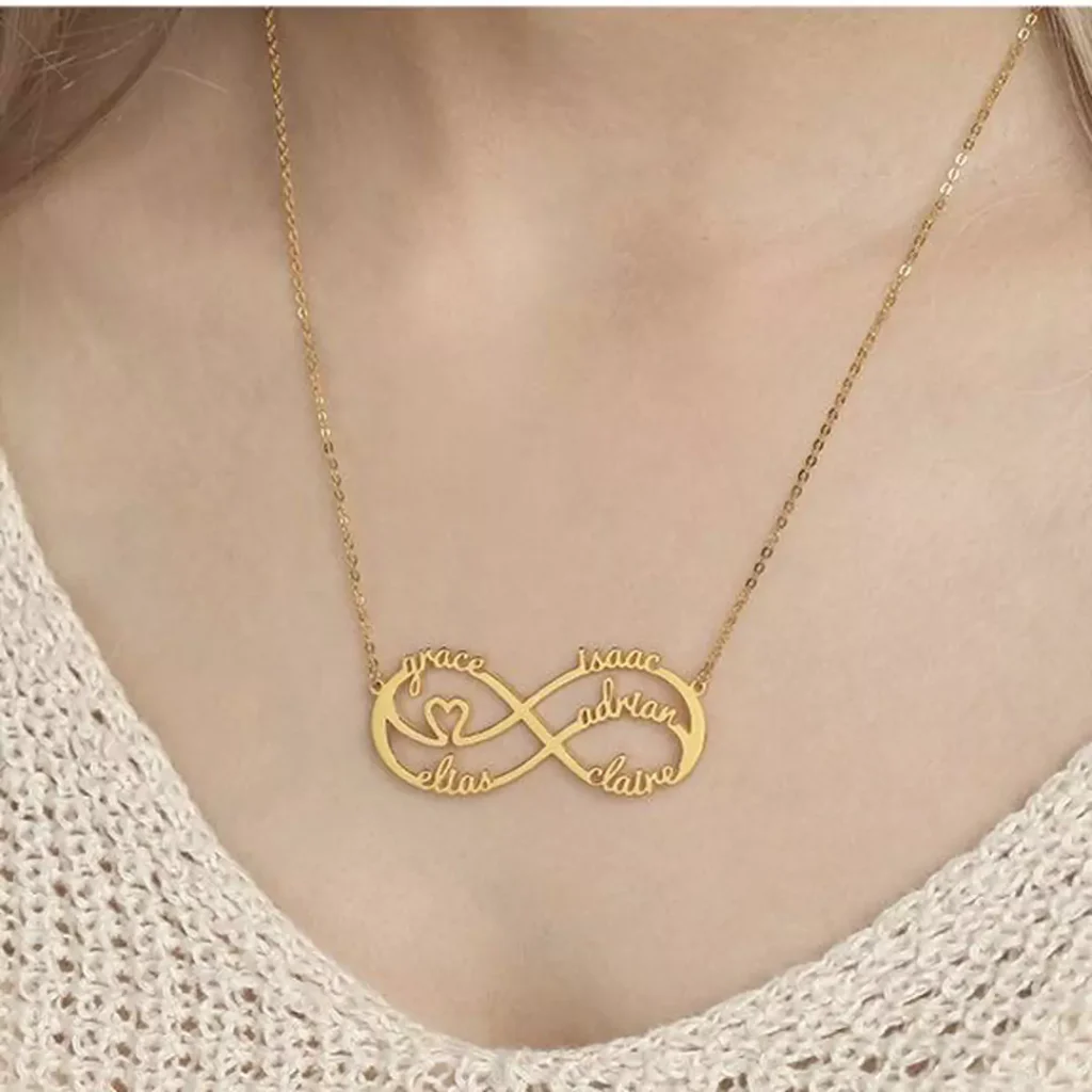 Deceptive infinite design necklaces