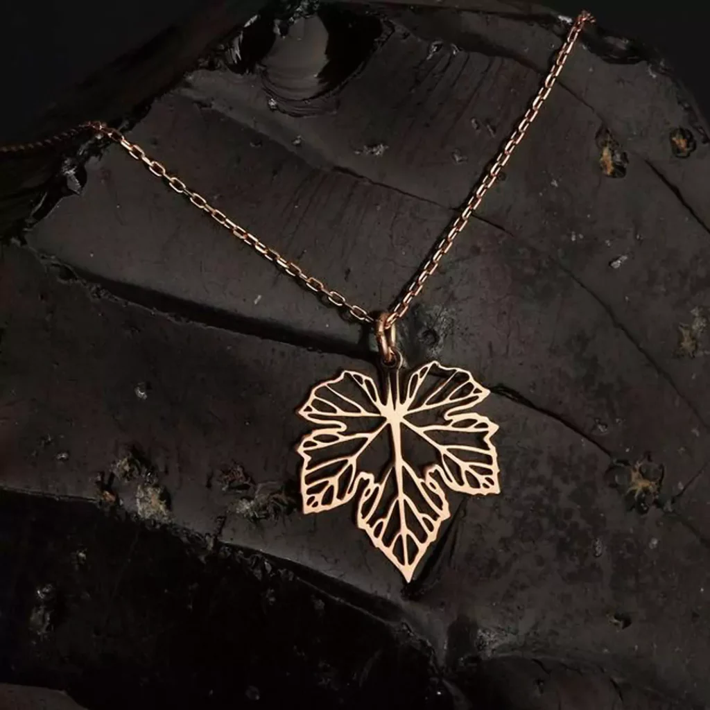 Stylish leaf design necklaces