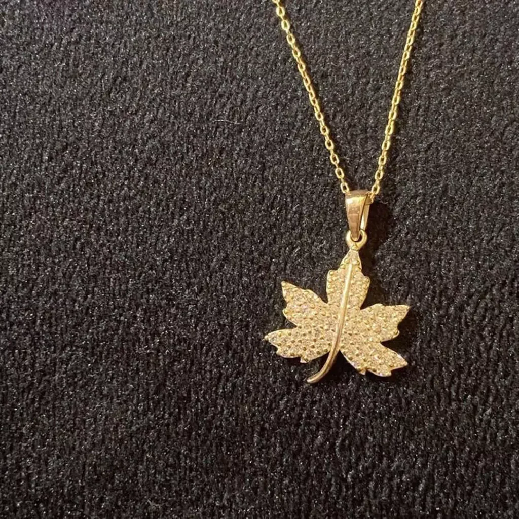 Deceptive leaf design necklaces