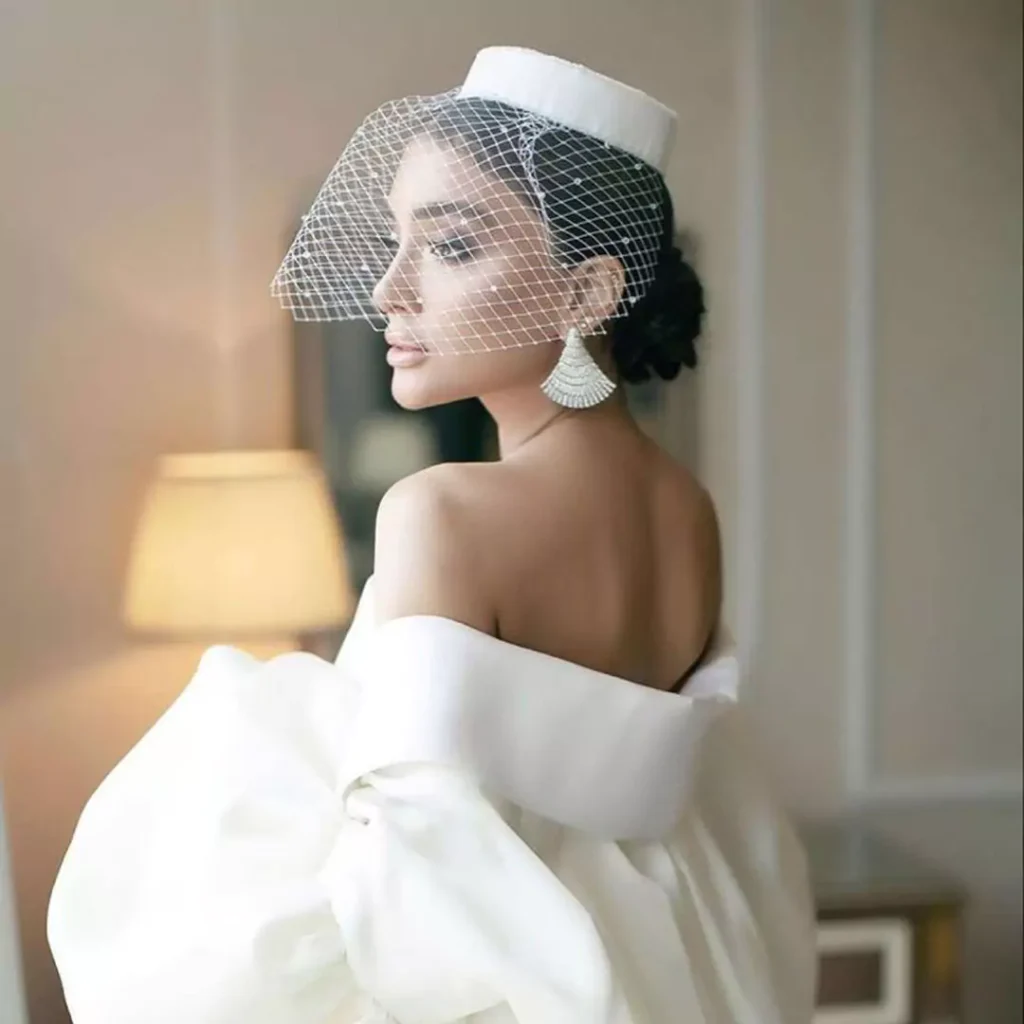 simple bridal hats with veil