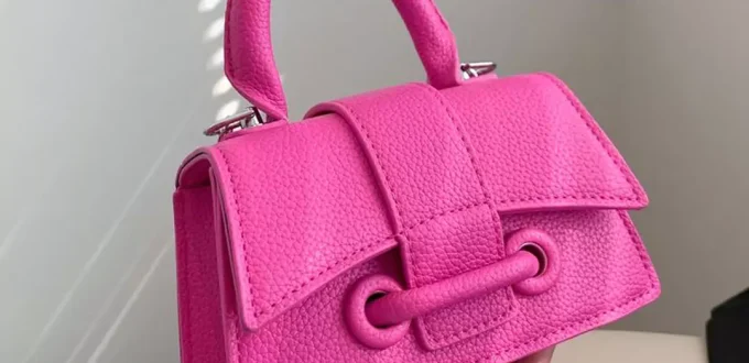 Beautiful Women's pink handbag