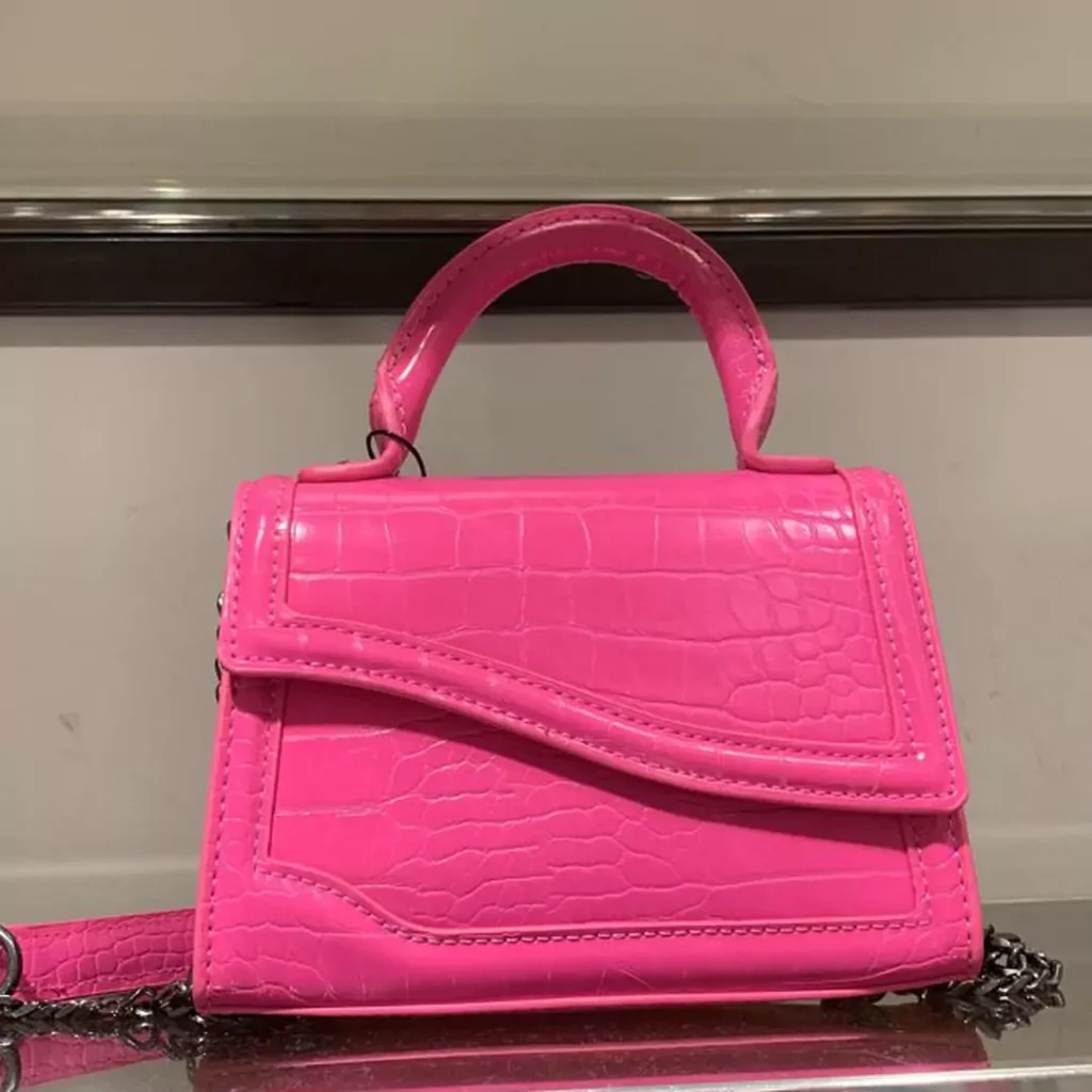 Beautiful and charming Women's pink handbag 