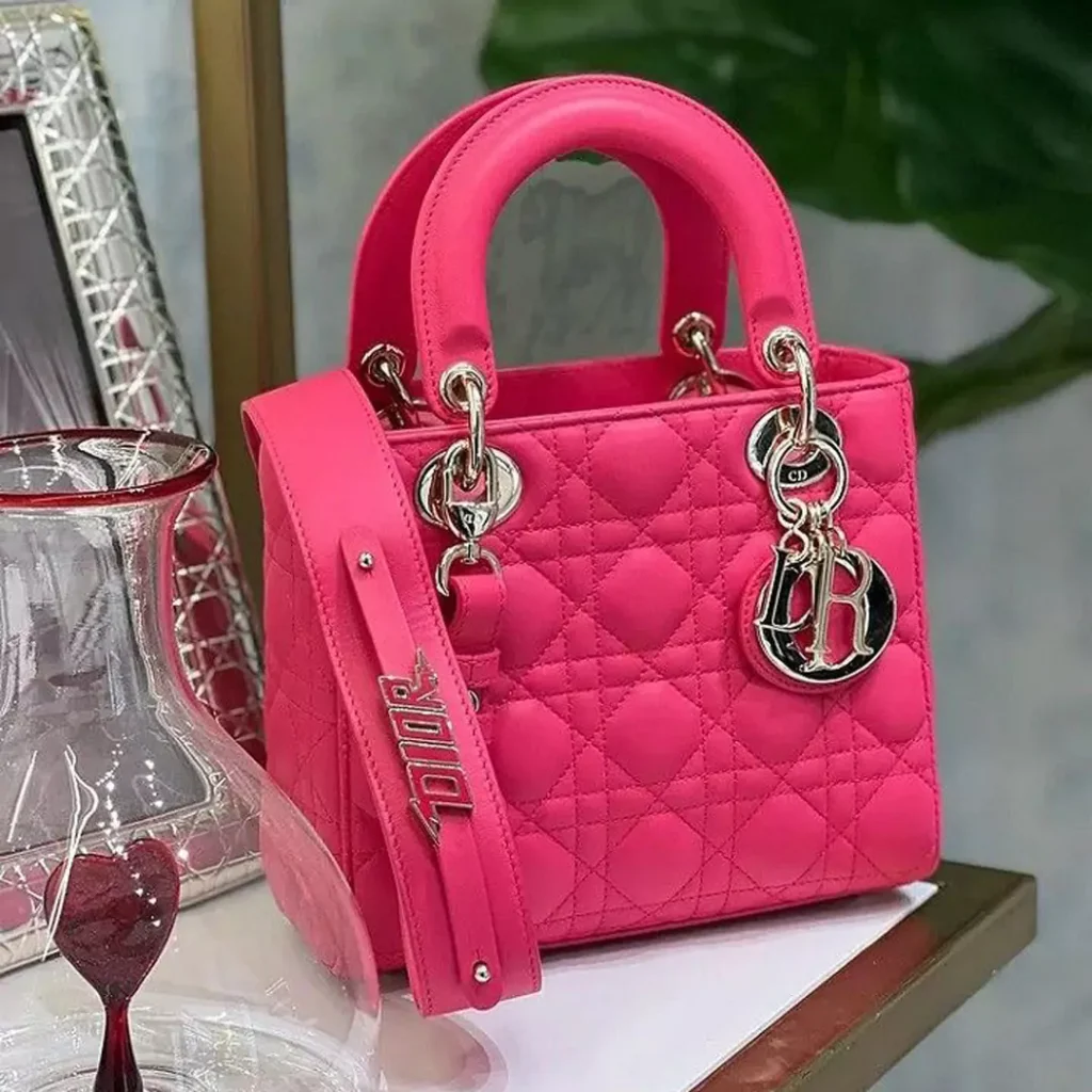 Stylish Women's pink handbag 