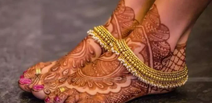 attractive Indian gold anklets