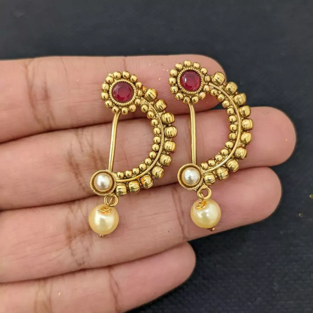 charming gold nose pins