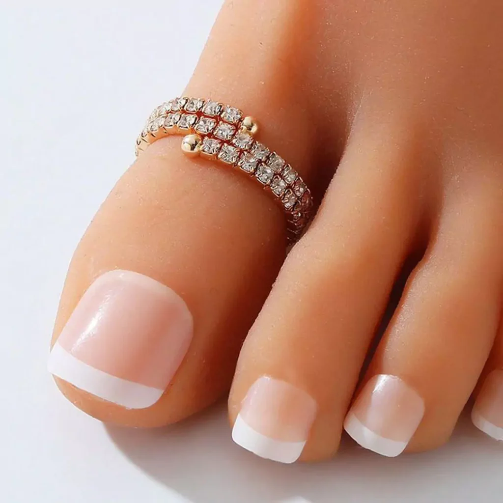 gem-stoned gold toe rings