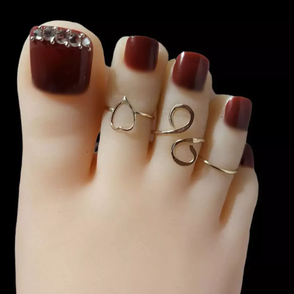 chic gold toe rings