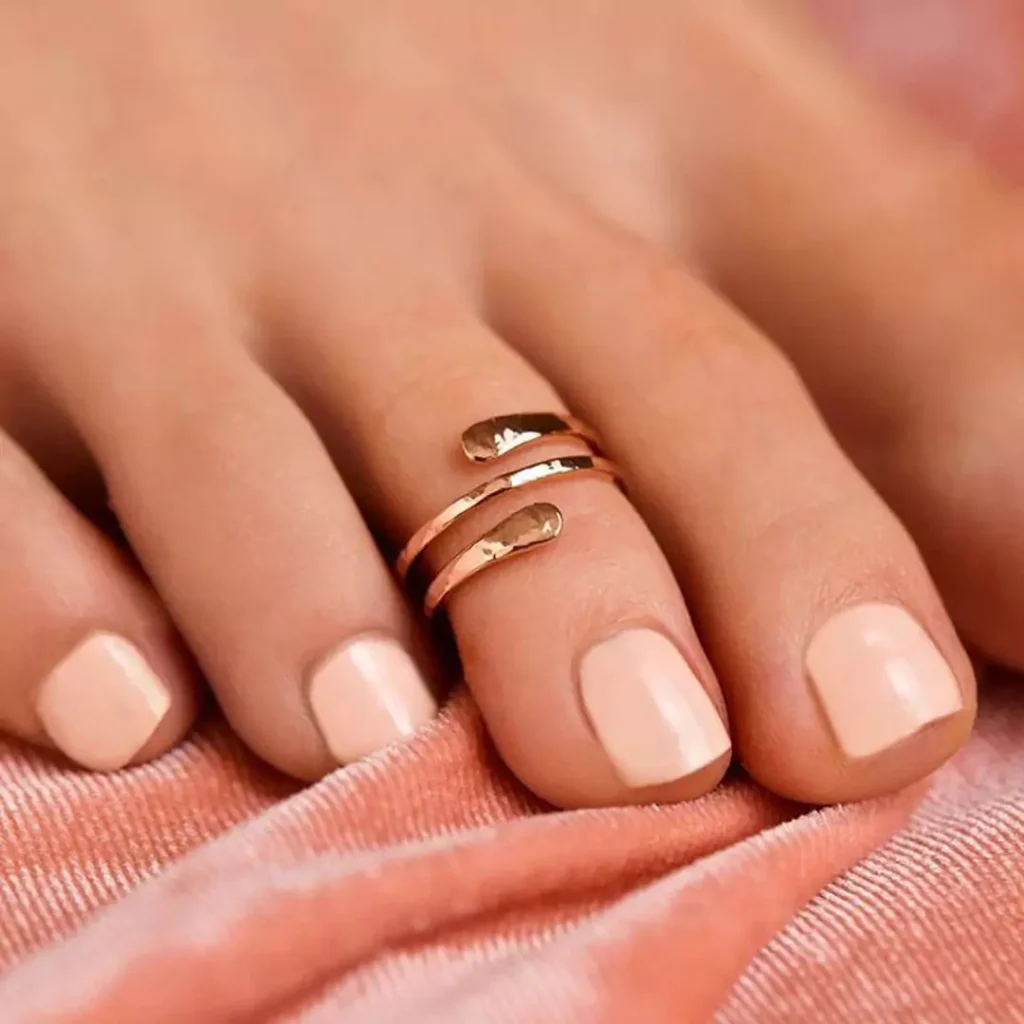 enchanting gold toe rings