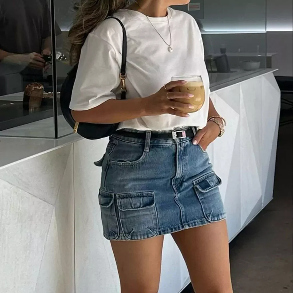 trendy short jean skirt outfit