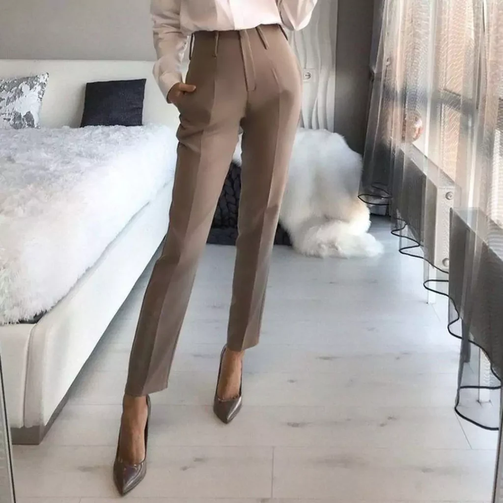 deceptive beige pants outfit for women 