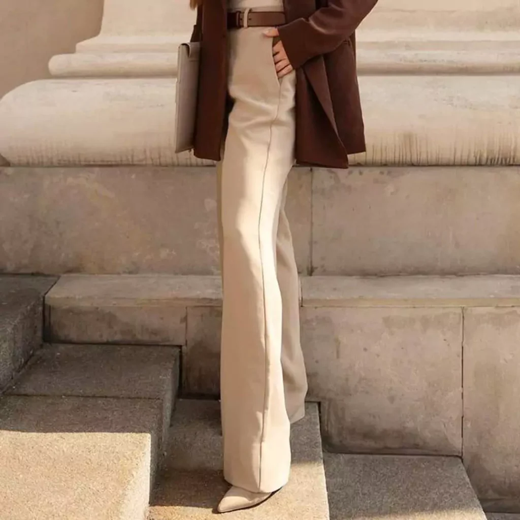 classy beige pants outfit for women 