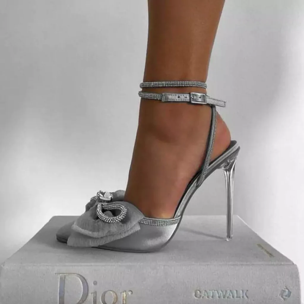 alluring gray high-heeled shoes 