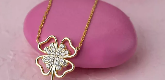 Beautiful 4-leaf clover necklaces