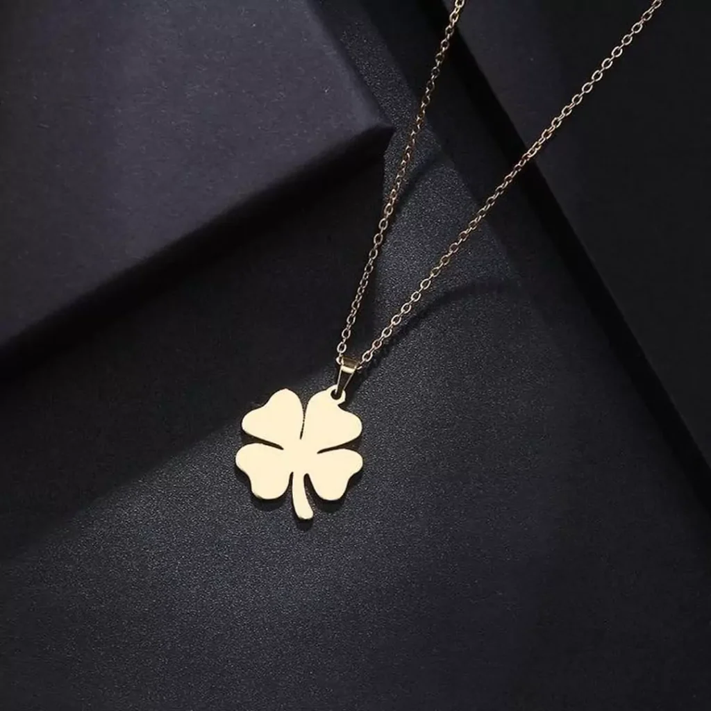 Beautiful and charming 4-leaf clover necklaces