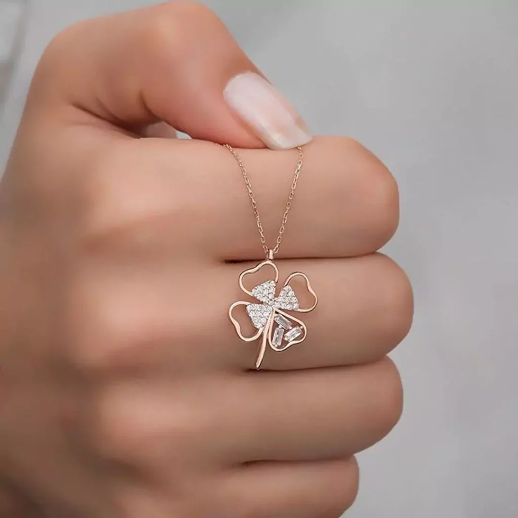 Attractive 4-leaf clover necklaces