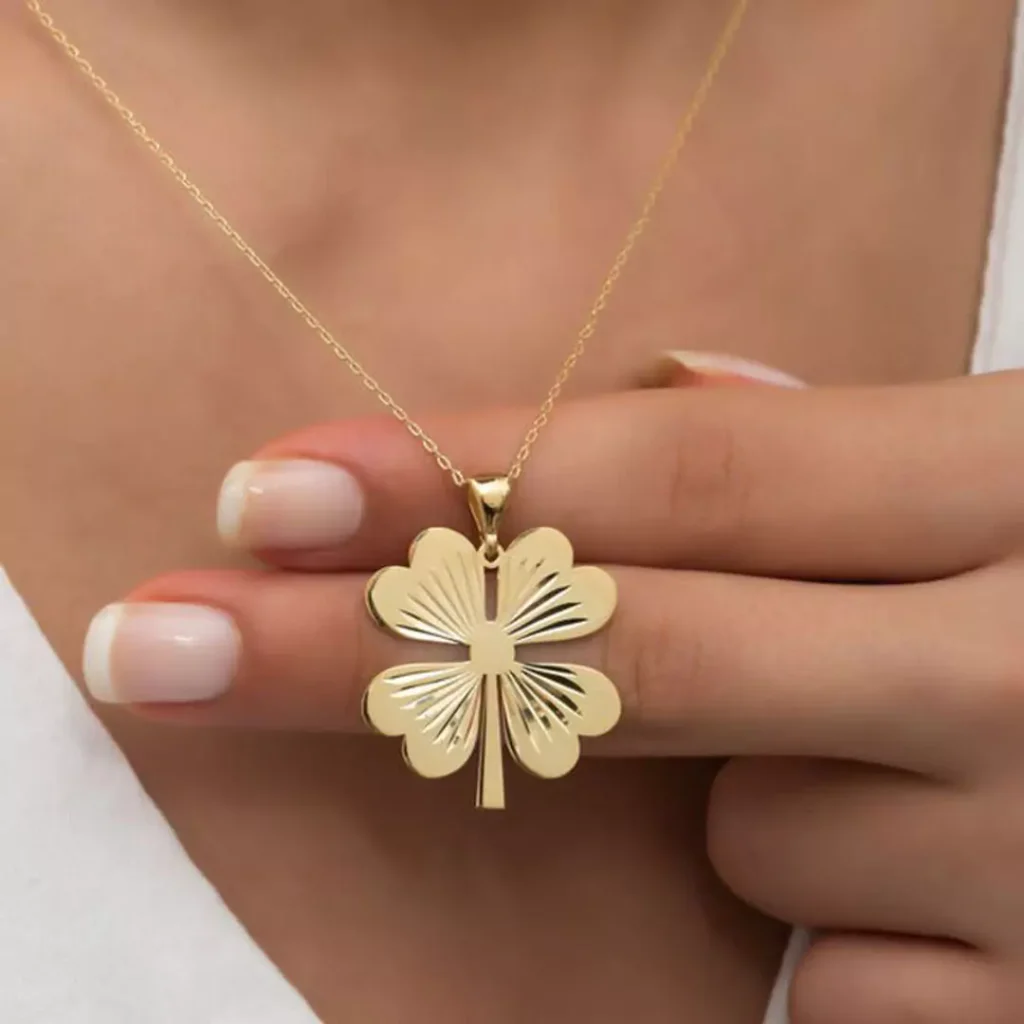 Enchanting 4-leaf clover necklaces