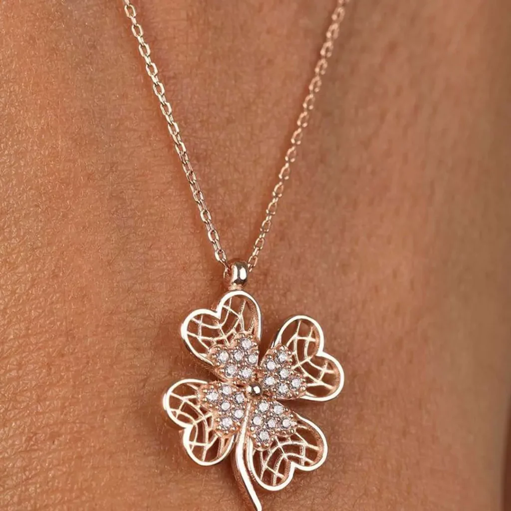 Stylish 4-leaf clover necklaces