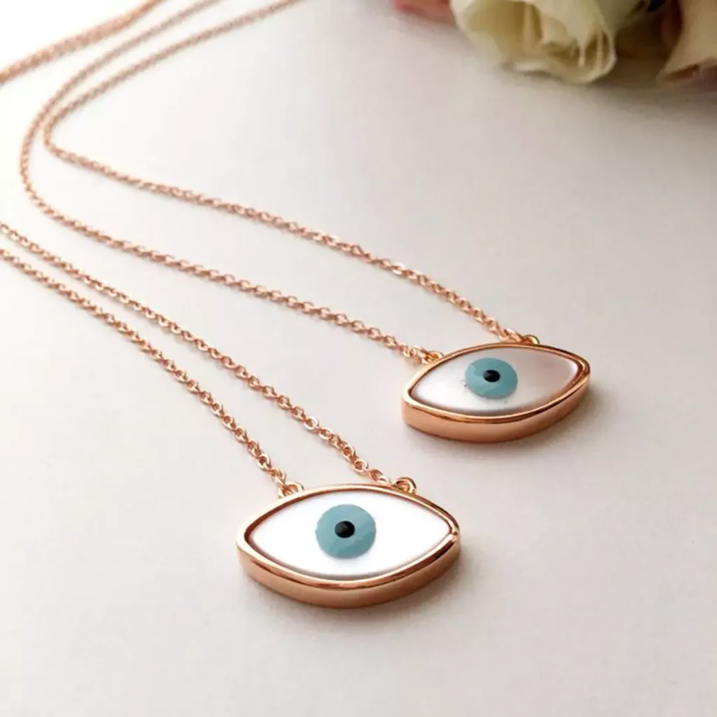 Deceptive necklaces with eye design