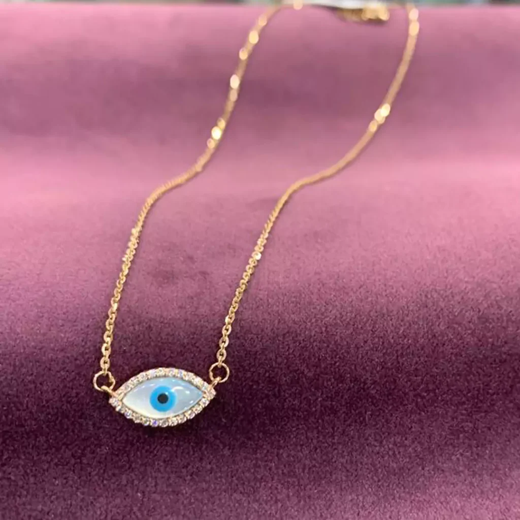 Stylish necklaces with eye design