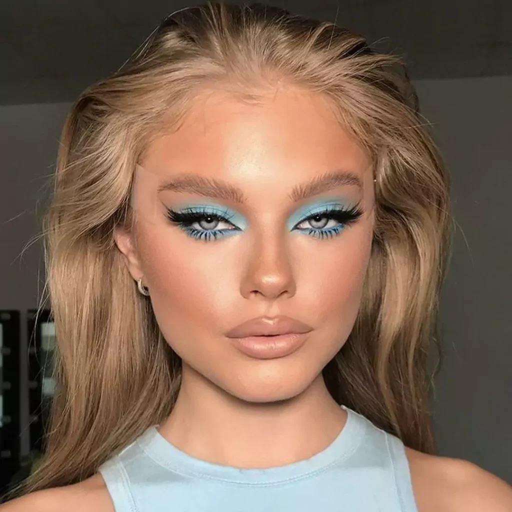 Deceptive Makeup with blue eyeshadow