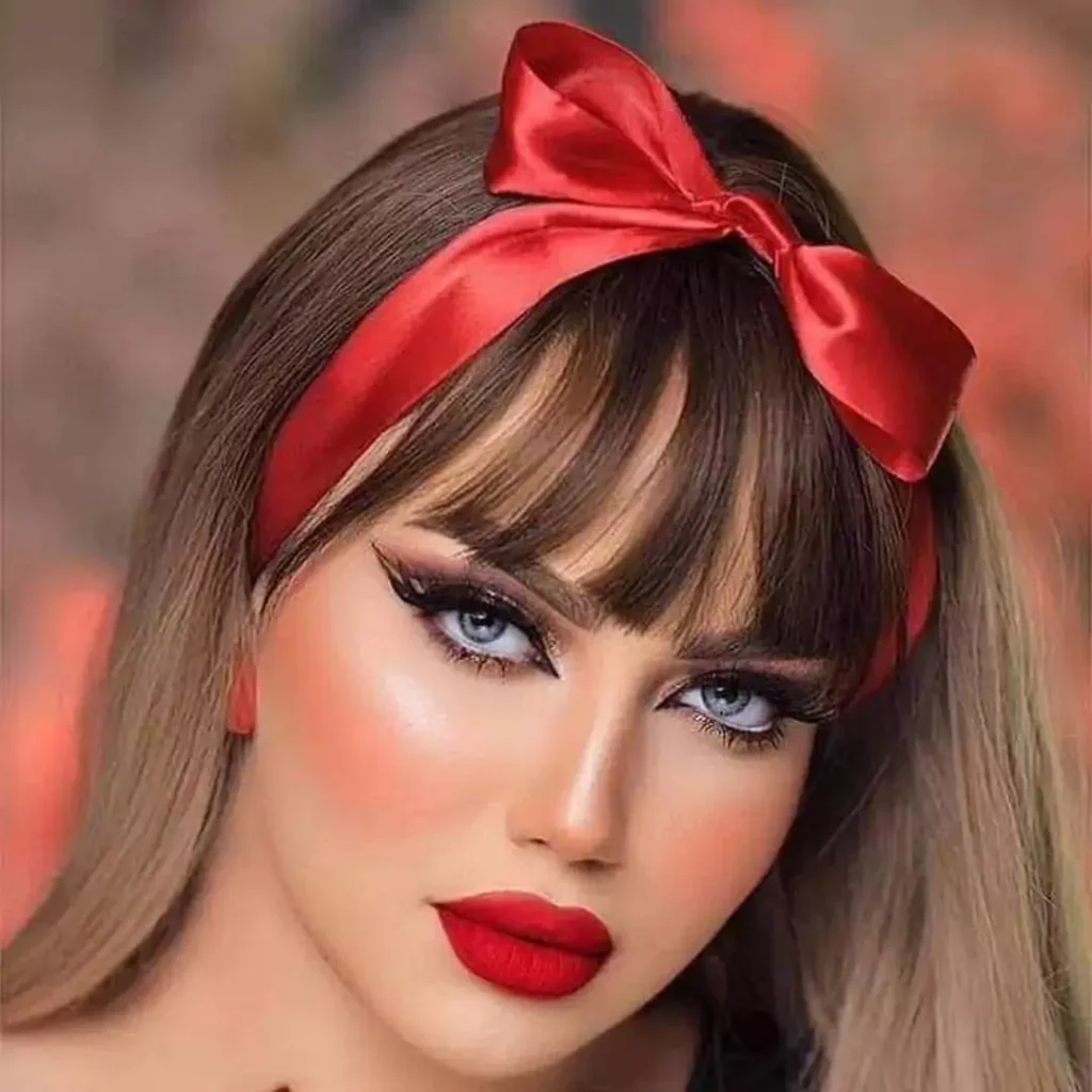 Eye-catching makeup with red lipstick