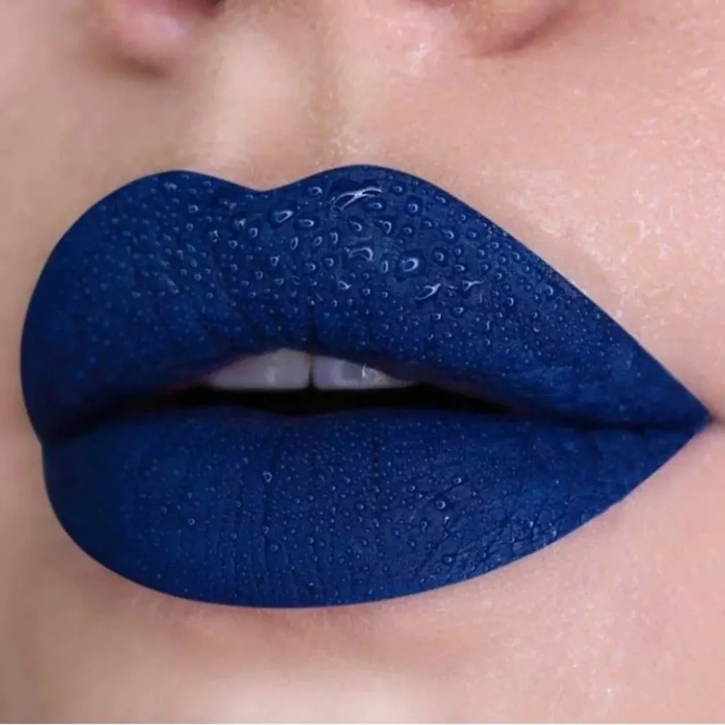 Deceptive blue lipstick