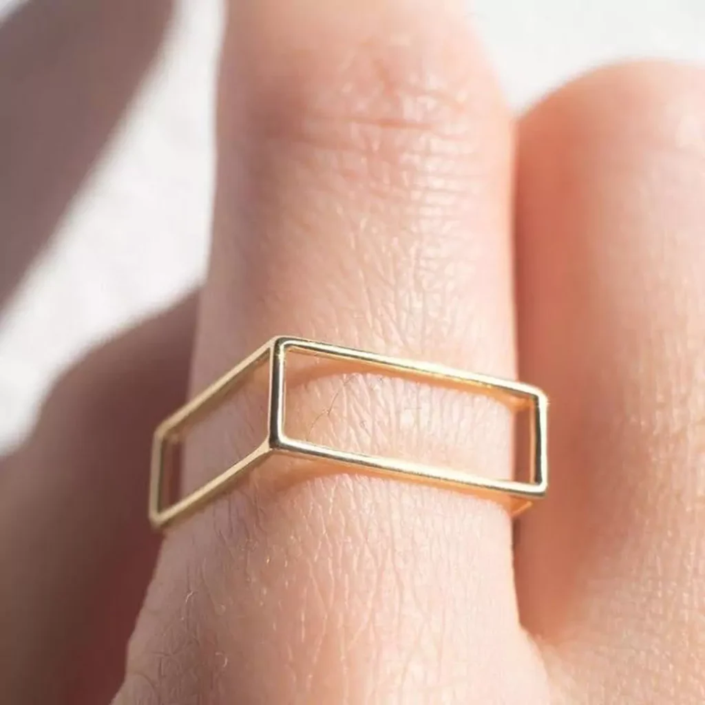 Delicate minimal rings