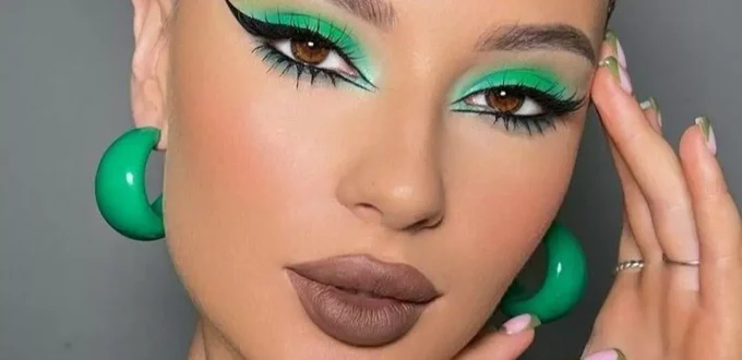 Beautiful Makeup with green eyeshadow