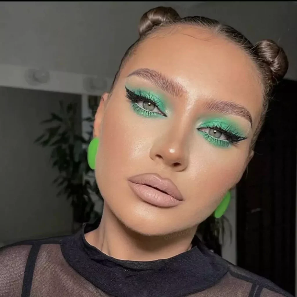 Enchanting Makeup with green eyeshadow