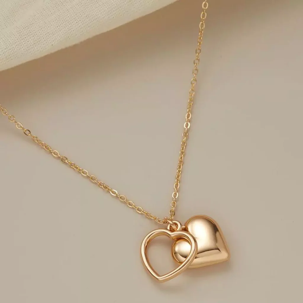 Deceptive heart necklaces