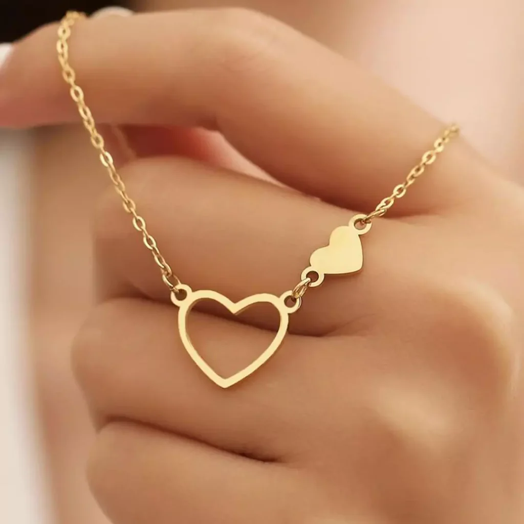 Eye-catching heart necklaces