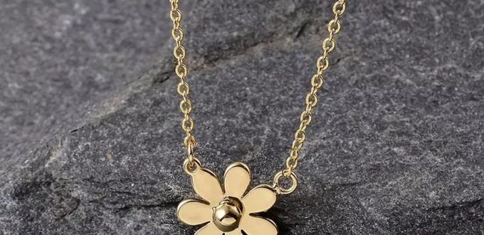 Beautiful flower design necklaces