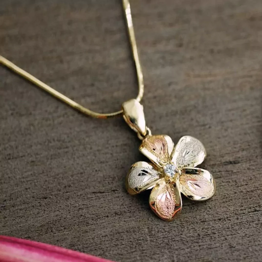 Pleasing flower design necklaces