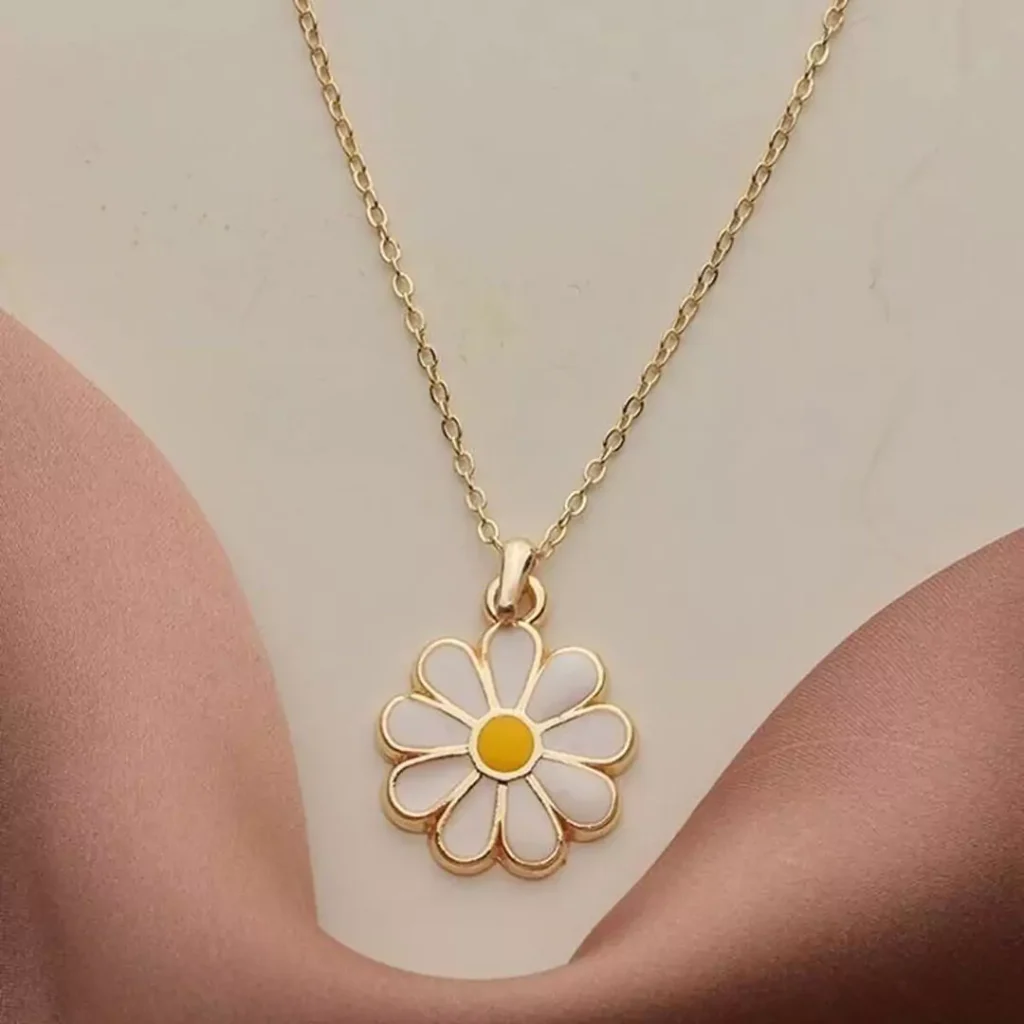 Deceptive flower design necklaces