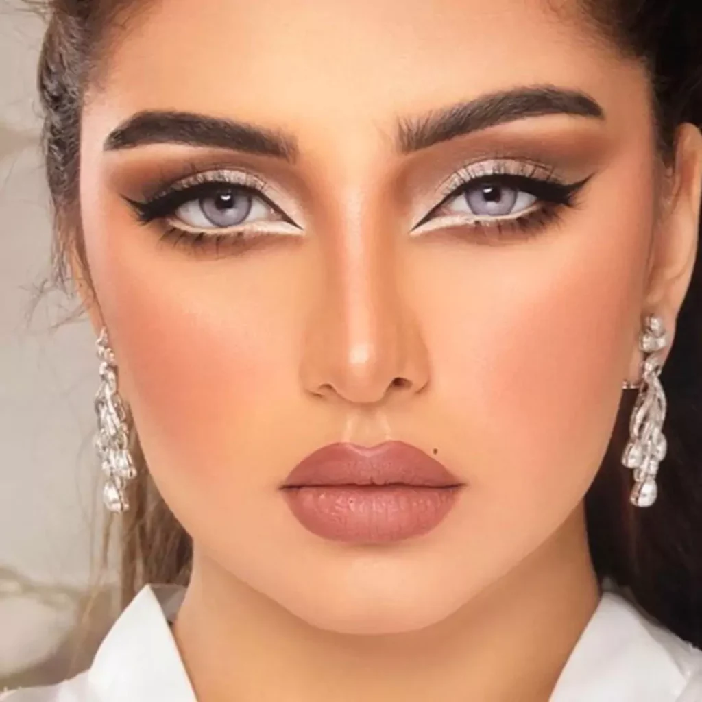 Enchanting Women's face makeup