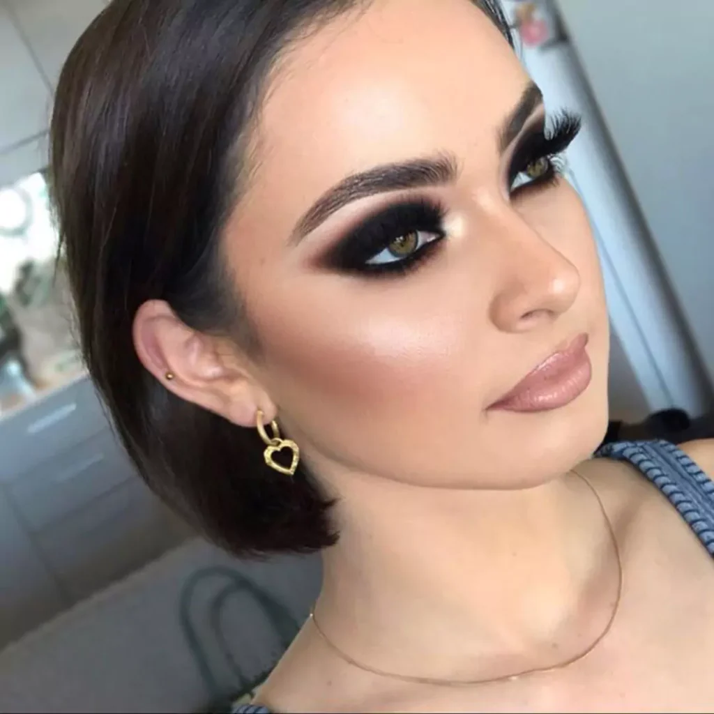 Stylish and special Smoky makeup