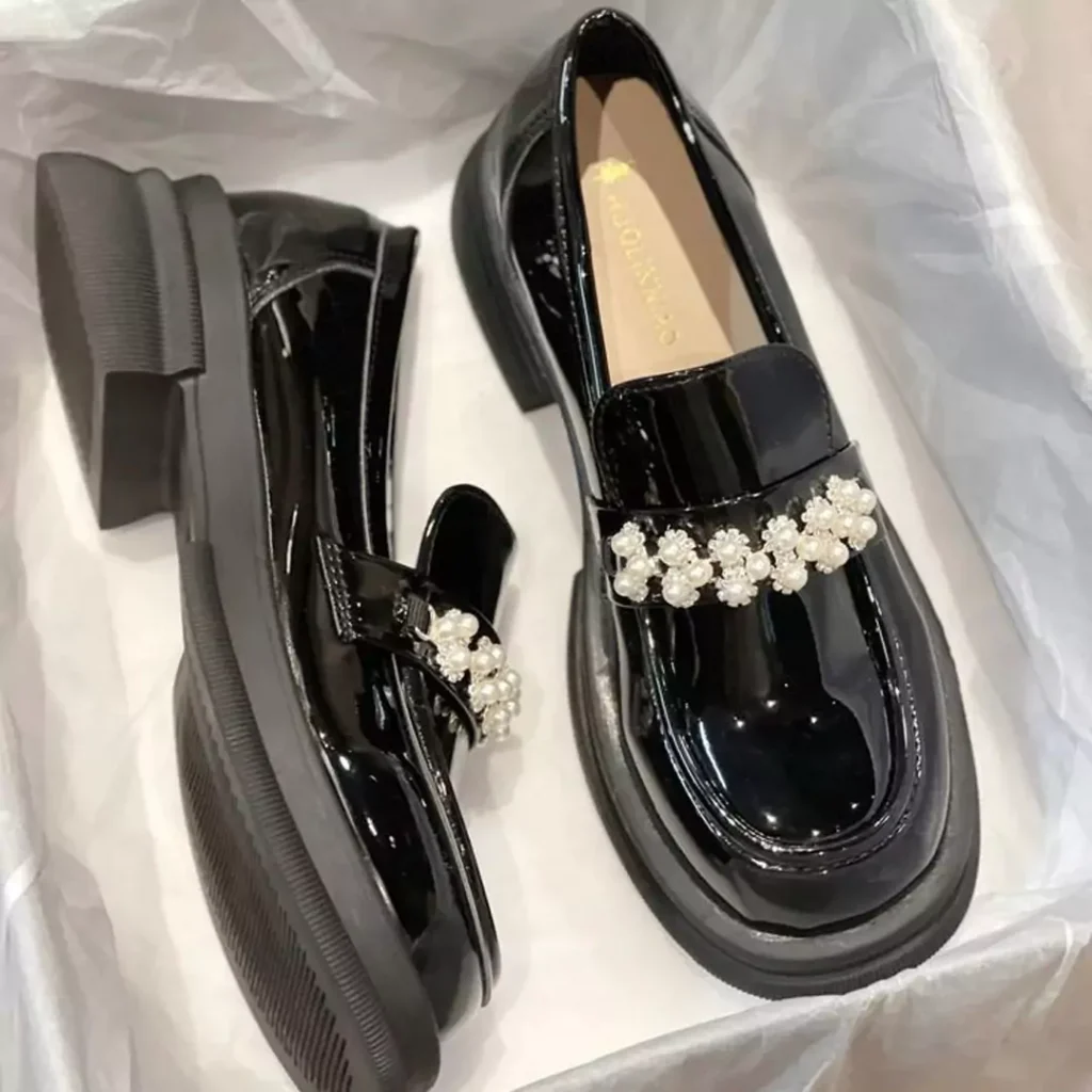 women's trendy black college shoes