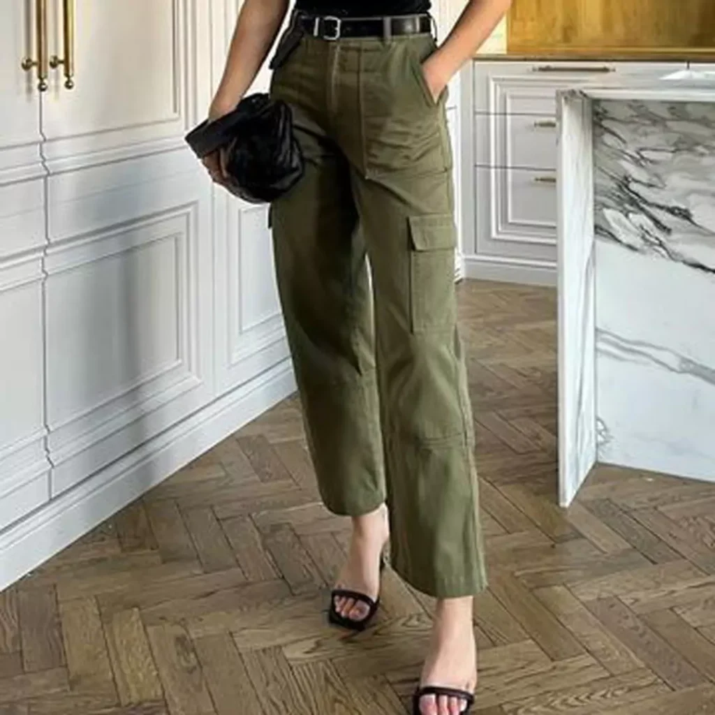 deceptive cargo pants outfit of women