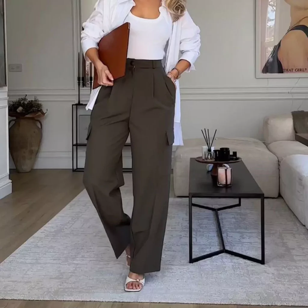 chic cargo pants outfit of women