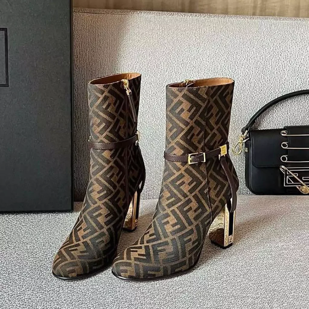 fashionable short brown boots for women 