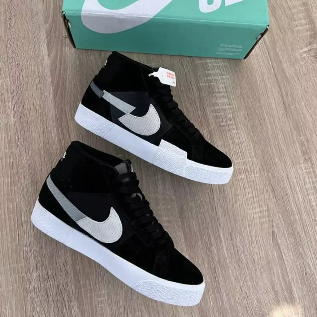 striking Nike men's sneakers 