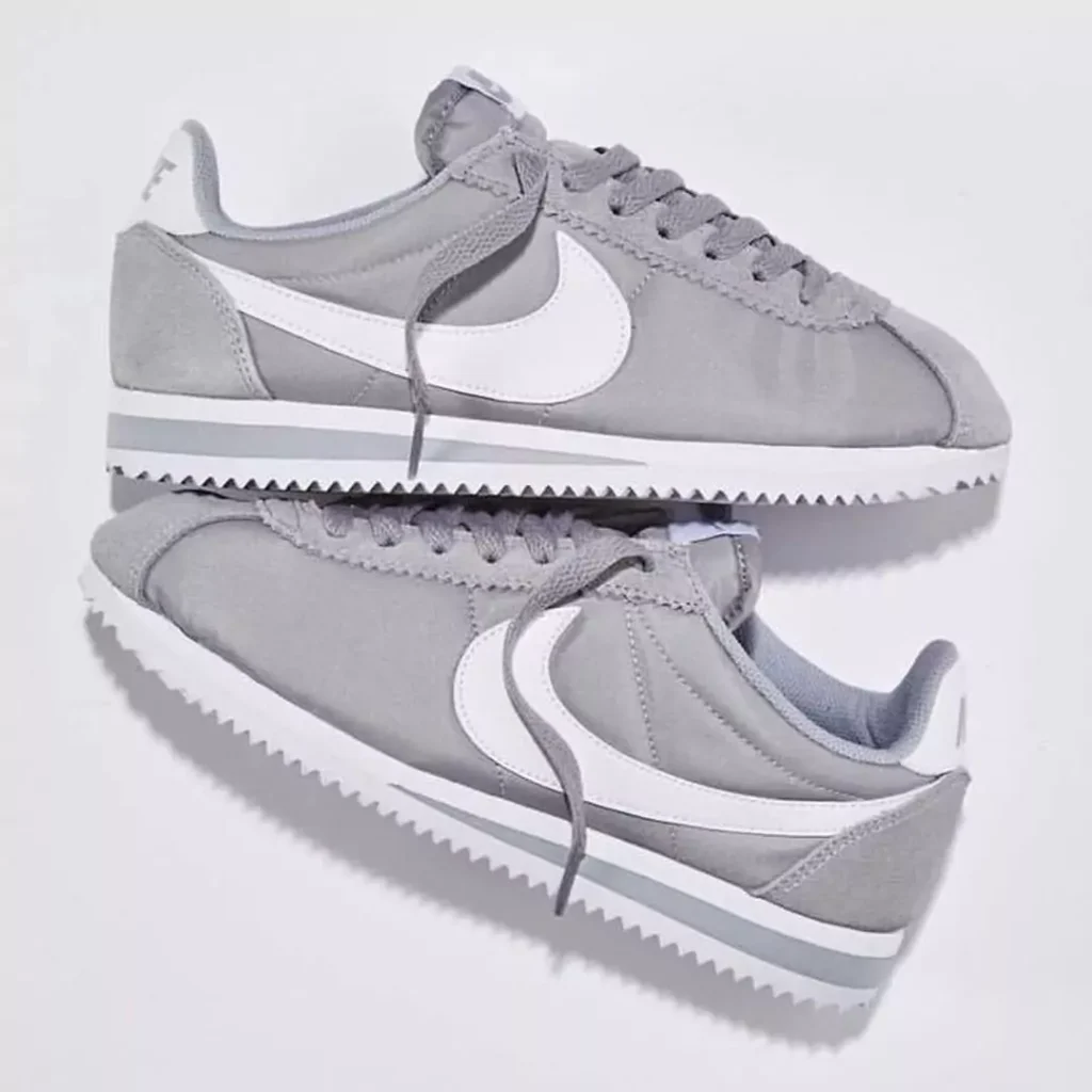 graceful Nike men's sneakers 