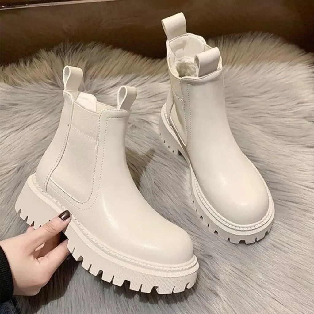 trendy white short winter boots outfit for women