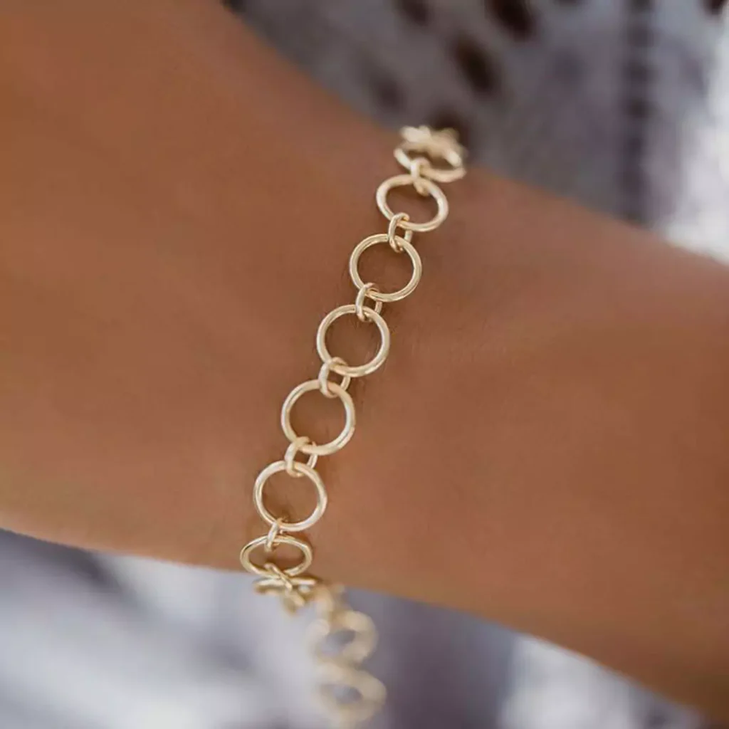 majestic circle design gold bracelets