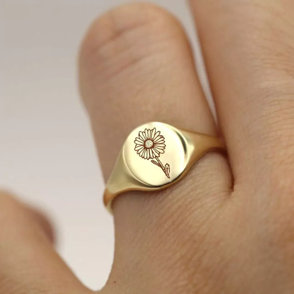 glamorous Signet Gold Rings