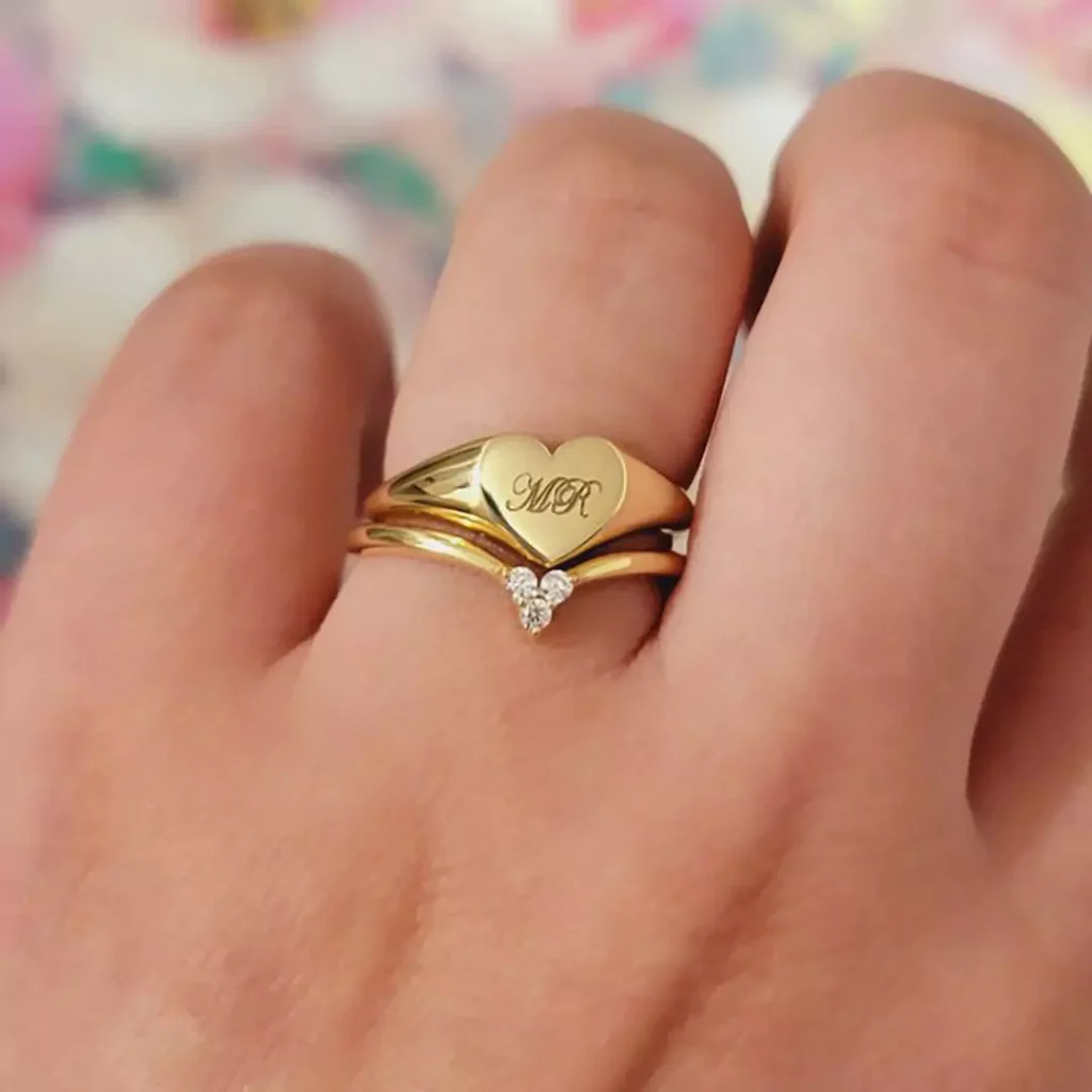 dazzling Signet Gold Rings