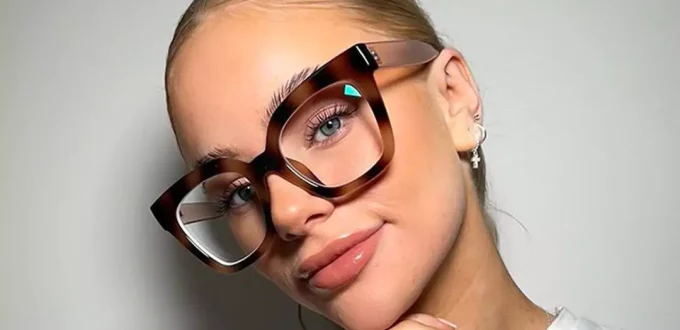 fashionable square glasses