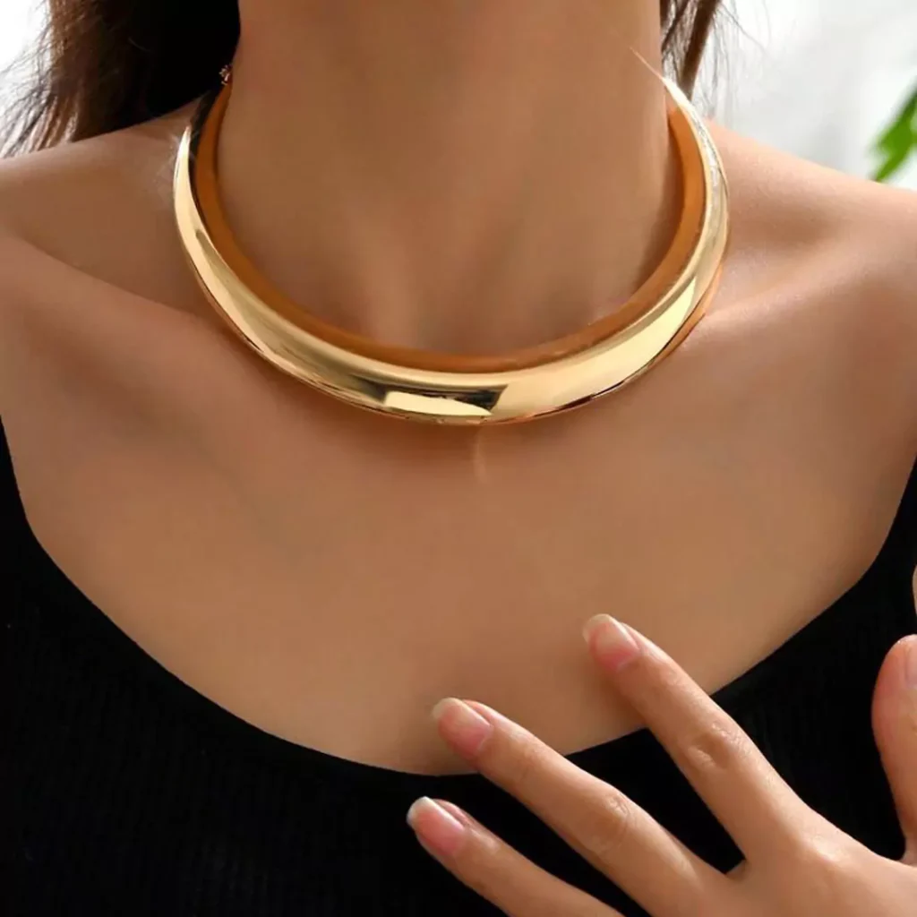 Stylish modern necklace models