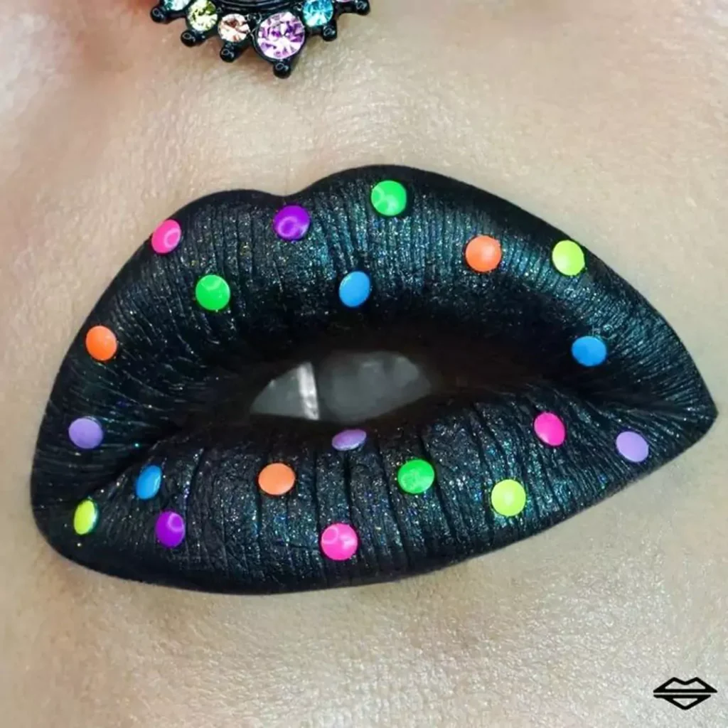 Eye-catching mottled lip makeup